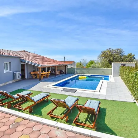 Pave Villa