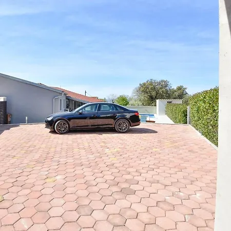 Pave Villa *