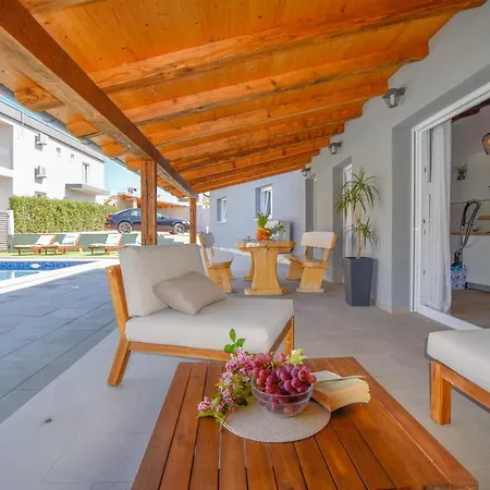 Pave * Pakoštane