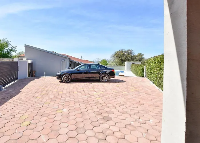 Pave Villa *